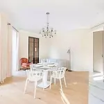 Appartement Luxuriously Furnished Bright Newly Renovated Oasis *