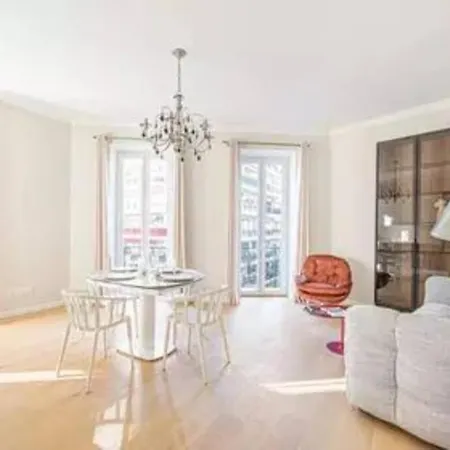דירה Luxuriously Furnished Bright Newly Renovated Oasis *