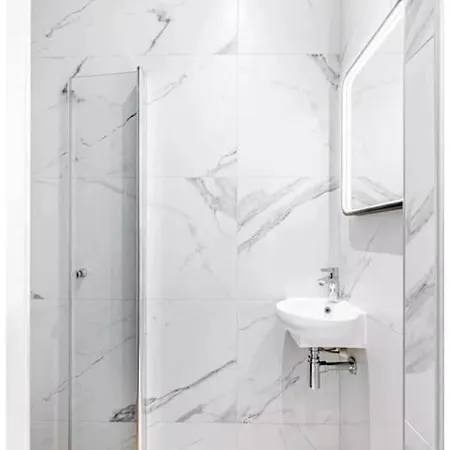 דירה Luxuriously Furnished Bright Newly Renovated Oasis ניס