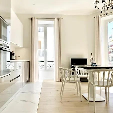 דירה Luxuriously Furnished Bright Newly Renovated Oasis