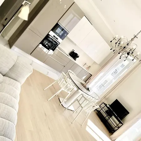 דירה Luxuriously Furnished Bright Newly Renovated Oasis
